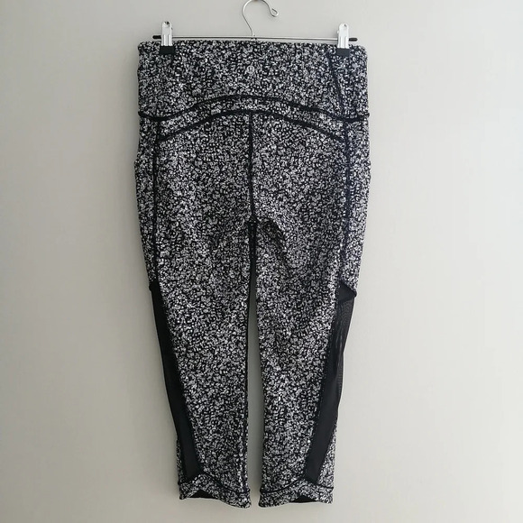 Lululemon Sole Training Mesh 22" Crop Leggings Black White Floral w Pockets 8 - Picture 4 of 14